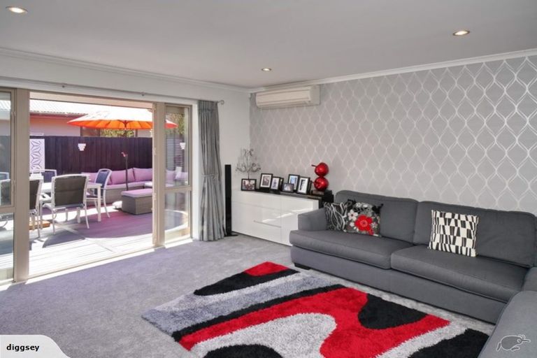 Photo of property in 10 Tawa Place, Parklands, Christchurch, 8083