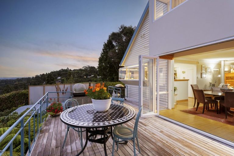 Photo of property in 98 Takahe Road, Titirangi, Auckland, 0604