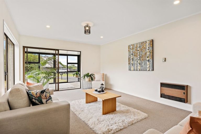 Photo of property in 6b Ursula Place, Half Moon Bay, Auckland, 2012