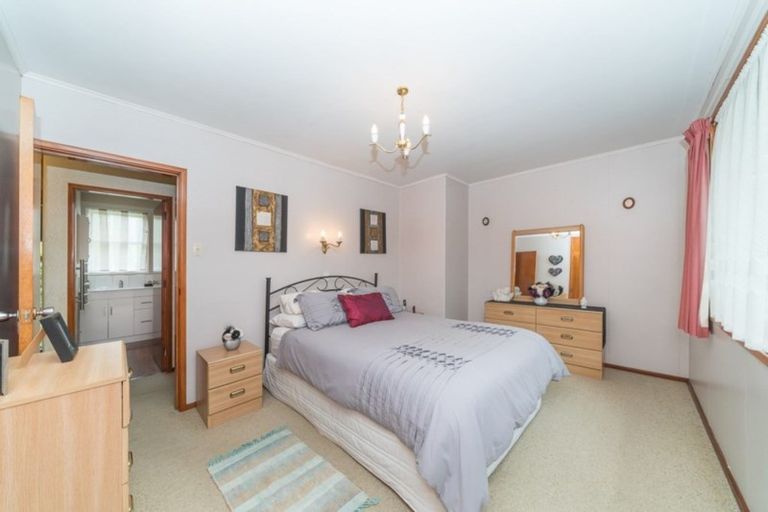 Photo of property in 1 College Street, Awapuni, Palmerston North, 4412