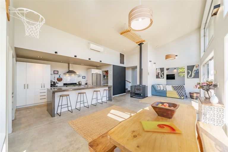 Photo of property in 27 Carlow Grove, Birchville, Upper Hutt, 5018