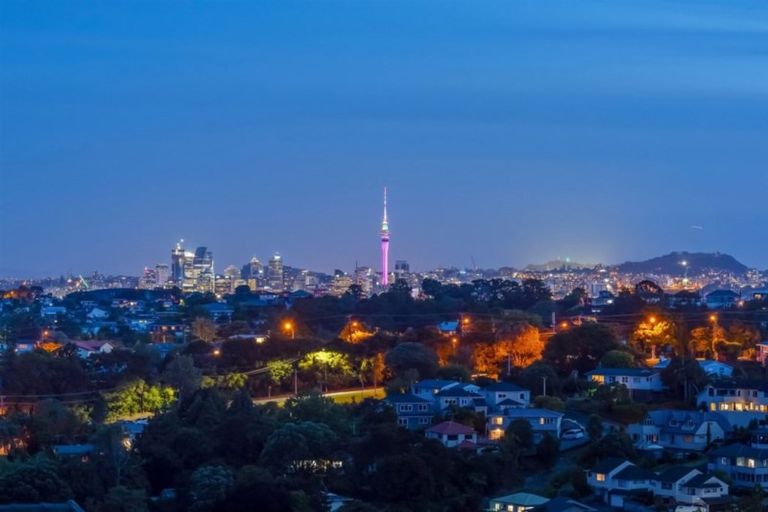 Photo of property in 35 High Road, Glenfield, Auckland, 0629