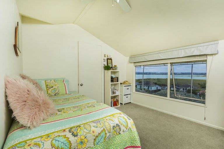 Photo of property in 2/102 Beresford Street, Bayswater, Auckland, 0622