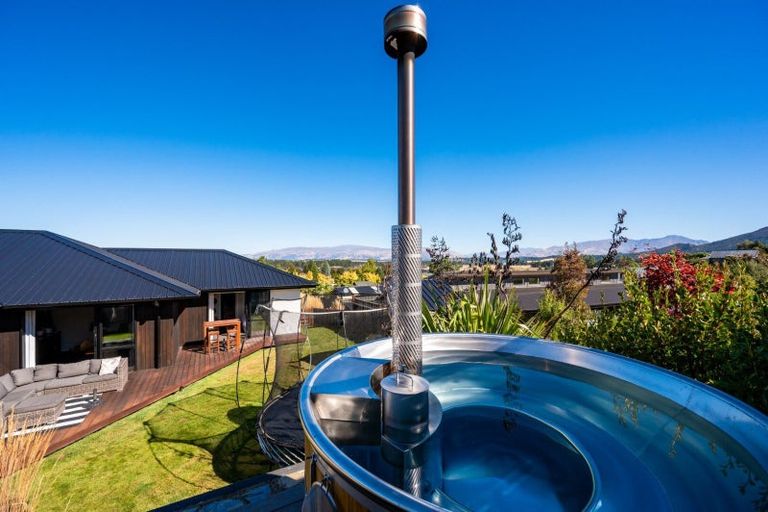 Photo of property in 9 Sarges Way, Lake Hawea, Wanaka, 9382