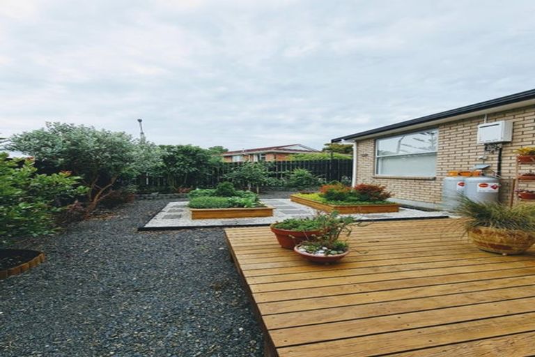 Photo of property in 23a Rena Place, West Harbour, Auckland, 0618