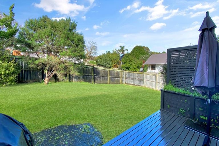 Photo of property in 4 Bowers Road, Glen Eden, Auckland, 0602