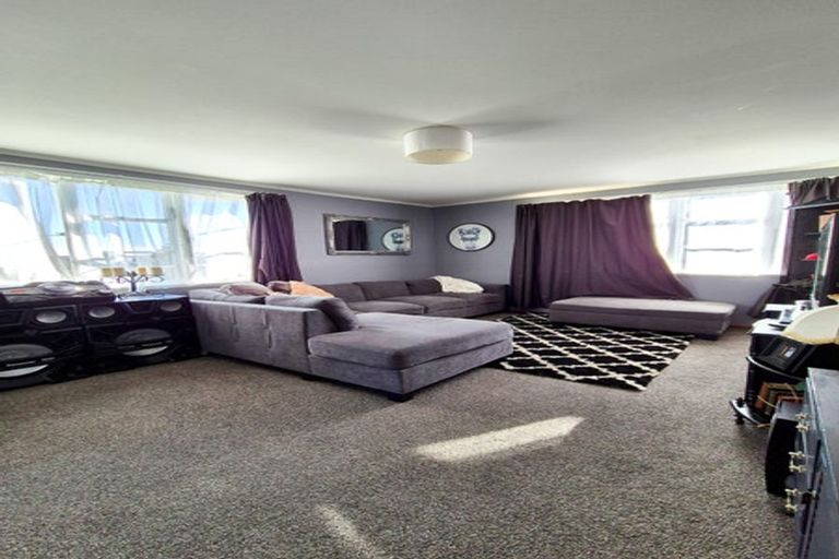 Photo of property in 35 Ross Crescent, Fairfield, Hamilton, 3214