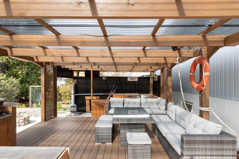 Photo of property in 1 Kowai Grove, Omokoroa, 3114