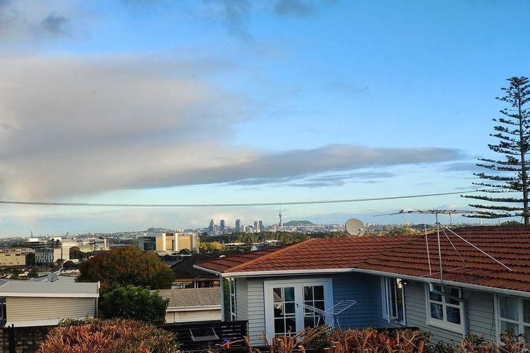 Photo of property in 1/61 Forrest Hill Road, Milford, Auckland, 0620