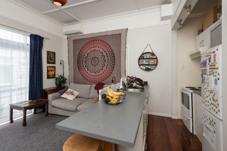 Photo of property in 16 Glendavar Street, Berhampore, Wellington, 6023