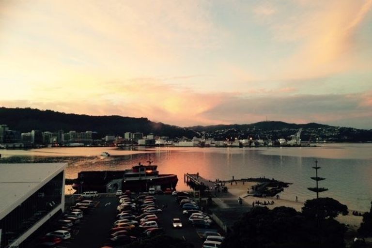 Photo of property in 154 Oriental Parade, Oriental Bay, Wellington, 6011