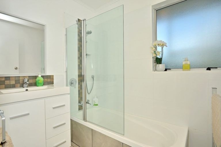 Photo of property in 10 Tait Place, Carterton, 5713