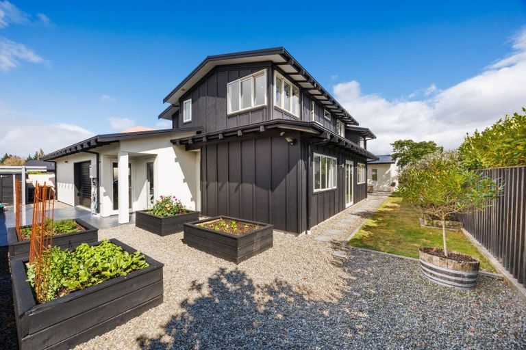 Photo of property in 5 Fairway Grove, Hokowhitu, Palmerston North, 4410