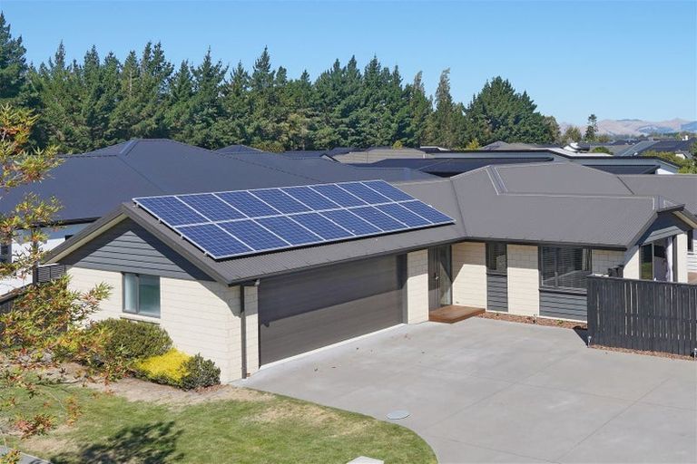 Photo of property in 4 Kohunga Crescent, Bottle Lake, Christchurch, 8083