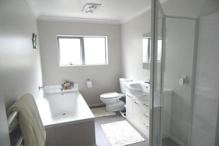 Photo of property in 12 Gennaker Lane, Whitby, Porirua, 5024