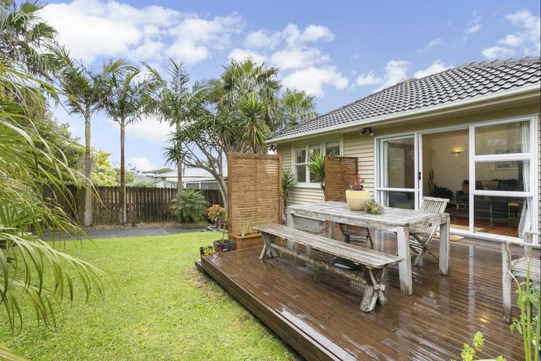Photo of property in 17 Kapuka Road, Mangere Bridge, Auckland, 2022