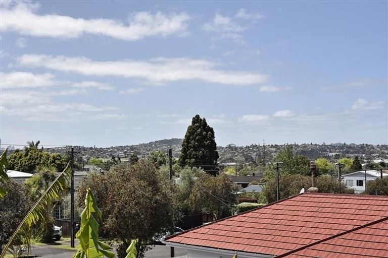Photo of property in 2/10 Rewa Street, New Lynn, Auckland, 0600