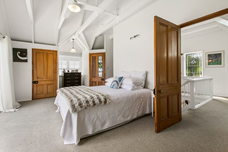 Photo of property in 59 Chatham Avenue, Paremoremo, Auckland, 0632