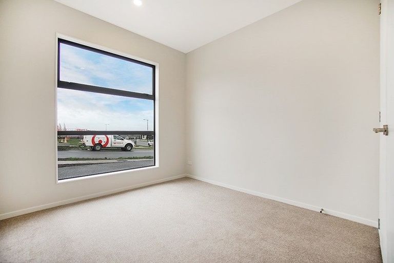 Photo of property in 48 Twin Parks Rise, Papakura, 2110