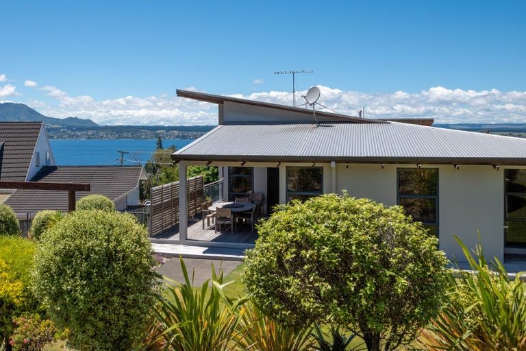Photo of property in 18 Wakeman Road, Acacia Bay, Taupo, 3330