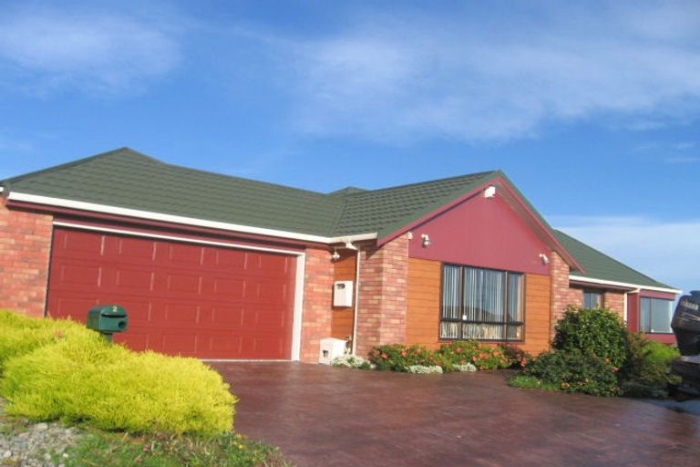 Photo of property in 2 Iona Place, Papakowhai, Porirua, 5024