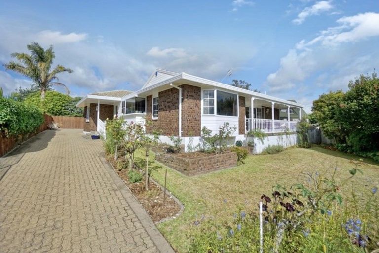 Photo of property in 16 Randell Place, Te Puke, 3119