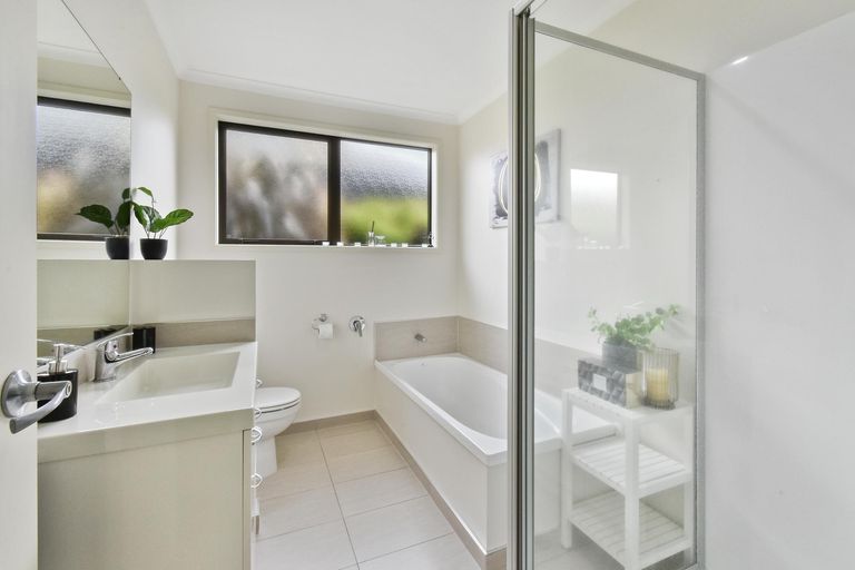 Photo of property in 6 Mcgowan Rise, Tuakau, 2121