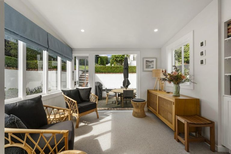 Photo of property in 33 Grove Road, Kelburn, Wellington, 6012