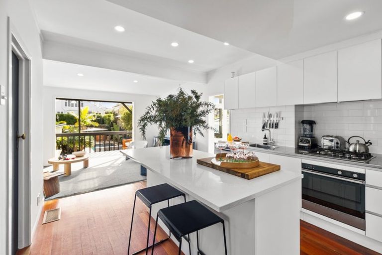 Photo of property in 22 Seacombe Road, Point Chevalier, Auckland, 1022