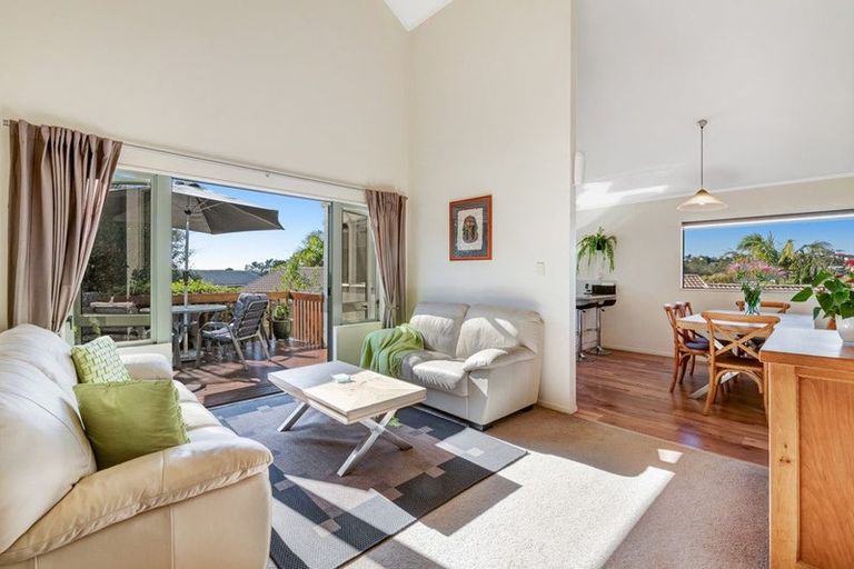 Photo of property in 5 Rifleman Rise, Unsworth Heights, Auckland, 0632