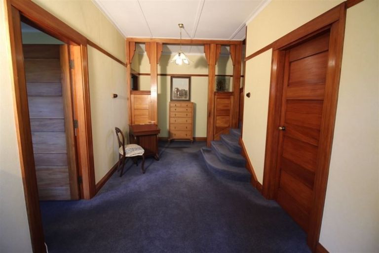 Photo of property in 118 Wellington Street, Picton, 7220