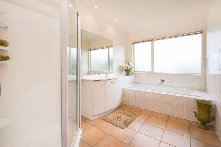 Photo of property in 5 Priestley Drive, Bucklands Beach, Auckland, 2014