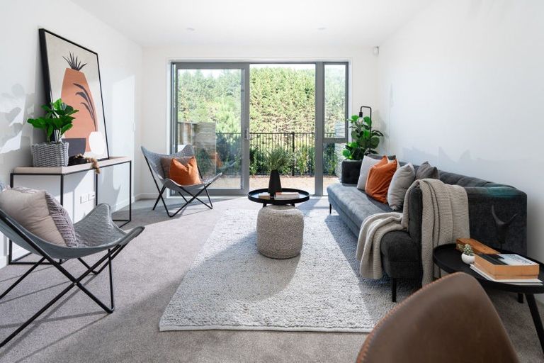 Photo of property in 84 Ara Paiwhenua, Tawa, Wellington, 5028