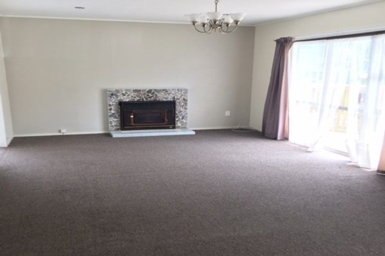 Photo of property in 26 Miltonia Avenue, Te Atatu South, Auckland, 0610