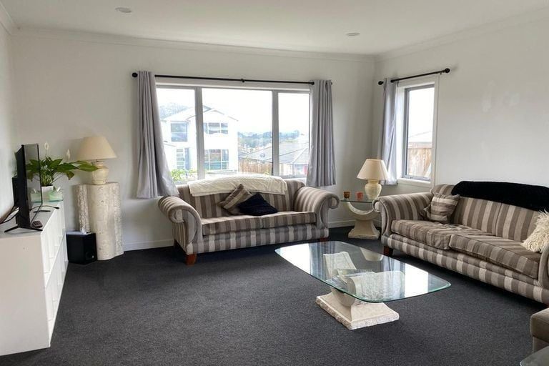 Photo of property in 15 Skipjack Pass, Silverdale, 0932