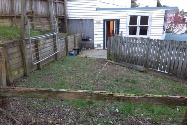 Photo of property in 1/6 Mataroa Avenue, Northland, Wellington, 6012