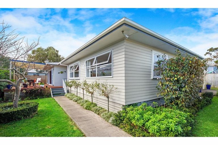 Photo of property in 16b Campbell Street, Waiuku, 2123
