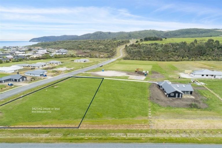 Photo of property in 2 Kahikatea Drive, Kinloch, Taupo, 3377