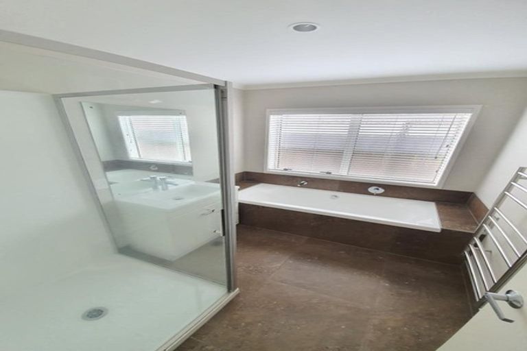 Photo of property in 7 Cooladerry Place, Rosehill, Papakura, 2113