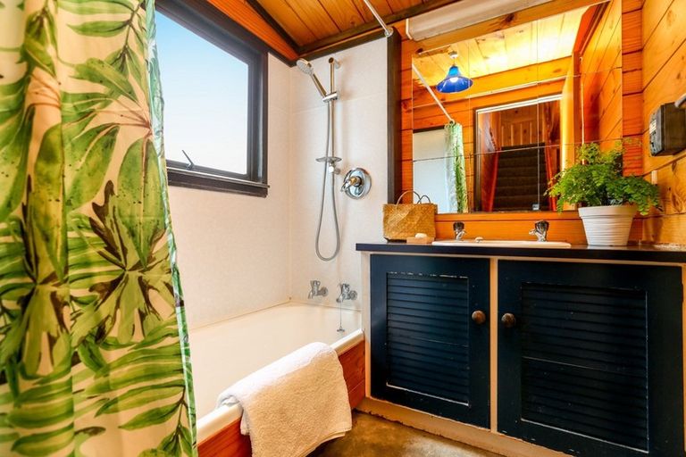 Photo of property in 5 Kaitake Place, Oakura, 4314