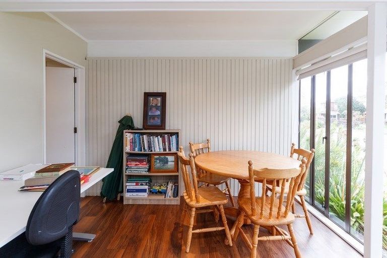 Photo of property in 16 Truscott Grove, Awapuni, Palmerston North, 4412