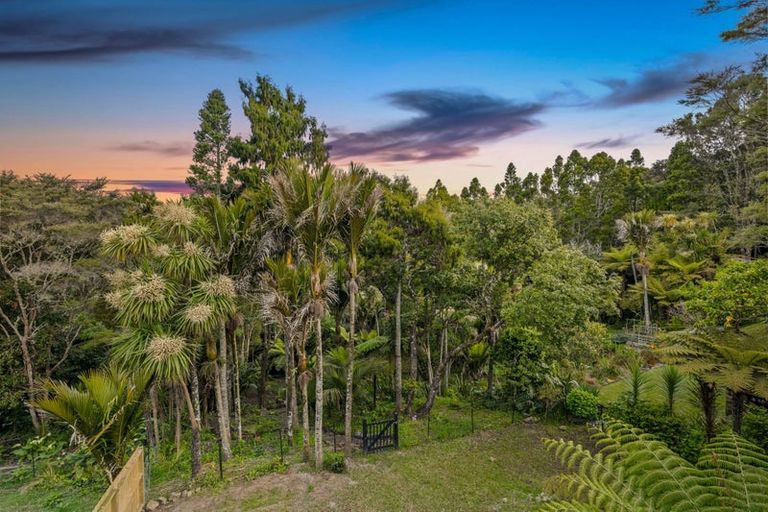 Photo of property in 236 Godley Road, Titirangi, Auckland, 0604
