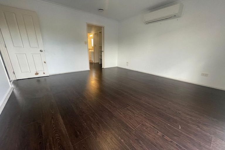 Photo of property in 3 Dainton Place, New Lynn, Auckland, 0600