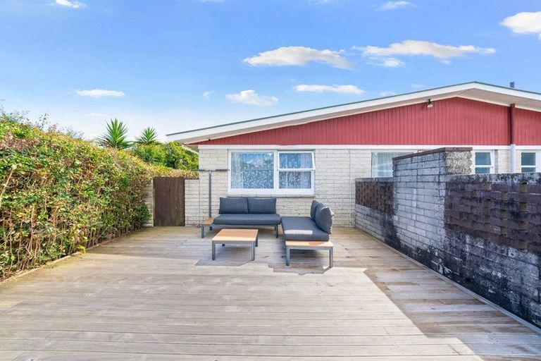 Photo of property in 30 Sunnypark Avenue, Rosehill, Papakura, 2113