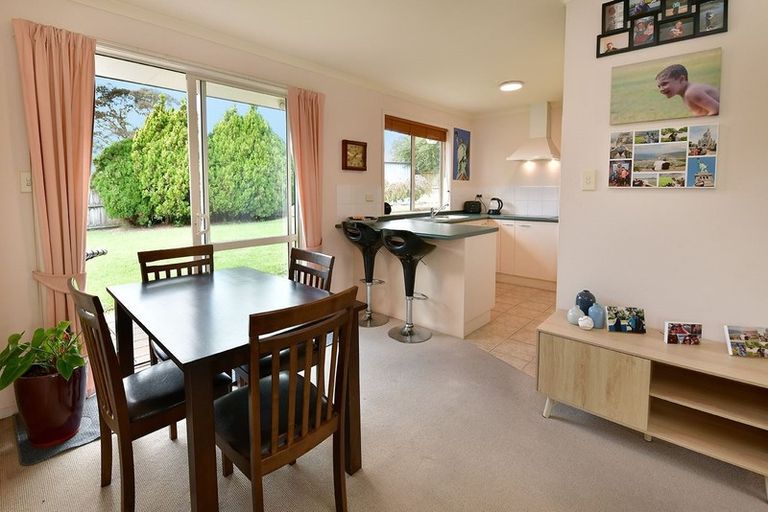 Photo of property in 63 Cabeleigh Drive, Helensville, 0800