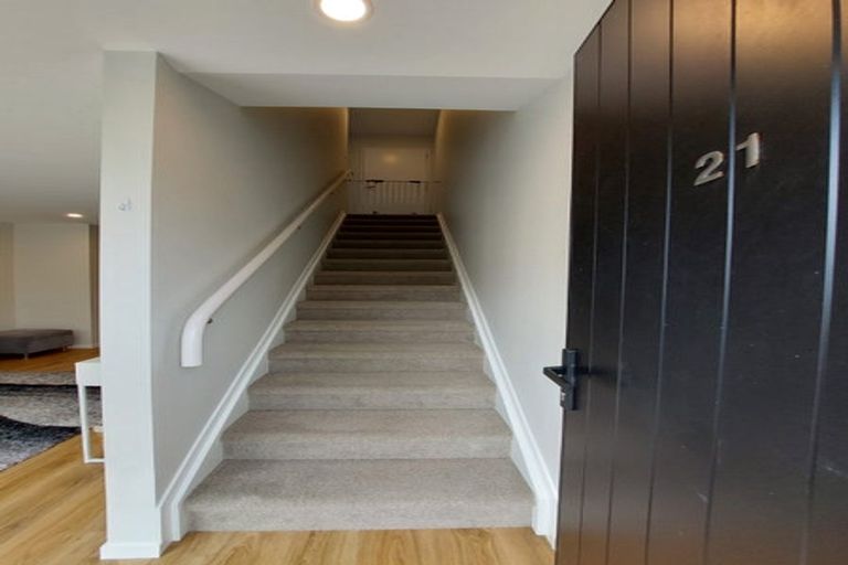 Photo of property in 21 Hinonga Loop, Silverdale, 0932