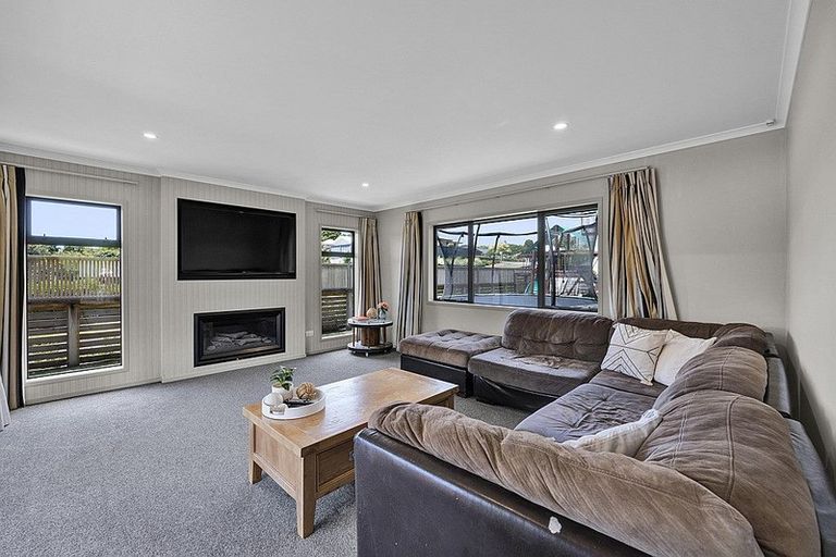 Photo of property in 2 Pipitea Place, Whalers Gate, New Plymouth, 4310
