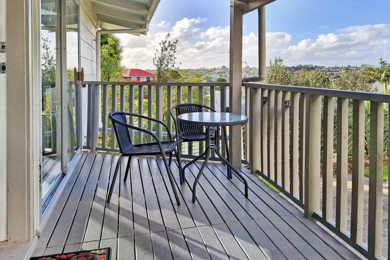 Photo of property in 2/36 Widmore Drive, Massey, Auckland, 0614