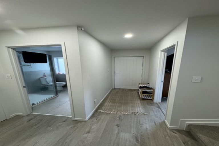 Photo of property in 60 Roberts Road, Matakatia, Whangaparaoa, 0930