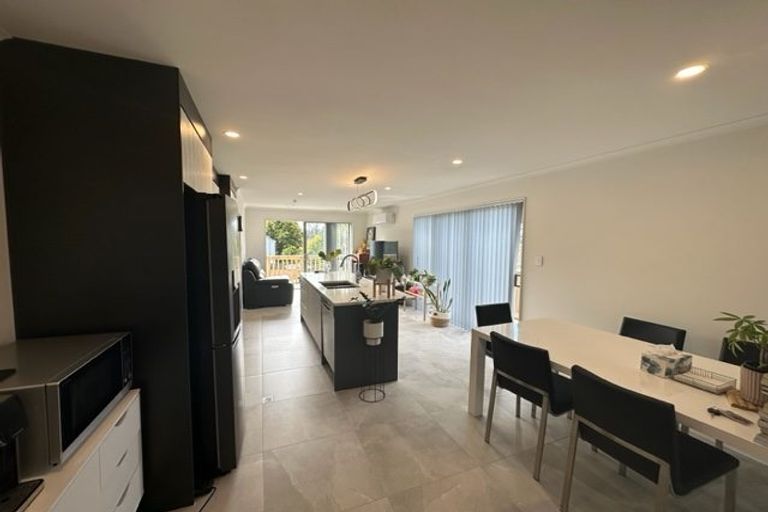 Photo of property in 7/11 Celeste Place, Totara Vale, Auckland, 0627